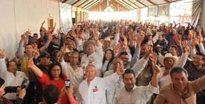 Entrega Alejandro Armenta frutales en Hueytamalco, Xiutetelco y Libres