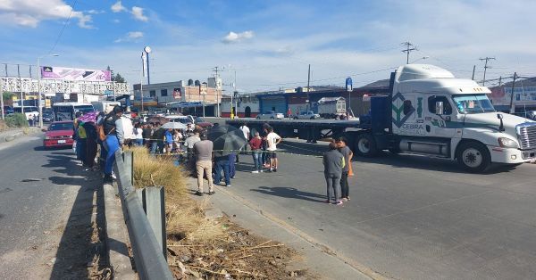 Intentan cruzar la federal Tehuacán-Puebla dos mujeres y una de ellas pierde la vida