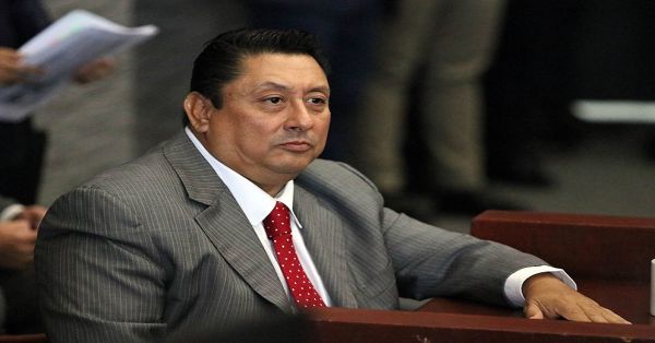 Detienen a Fiscal de Morelos, Uriel Carmona