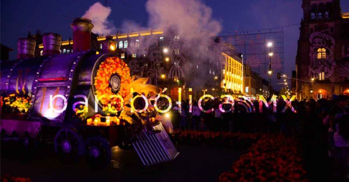 Visitan cientos de miles la ofrenda monumental de Día de Muertos en CDMX