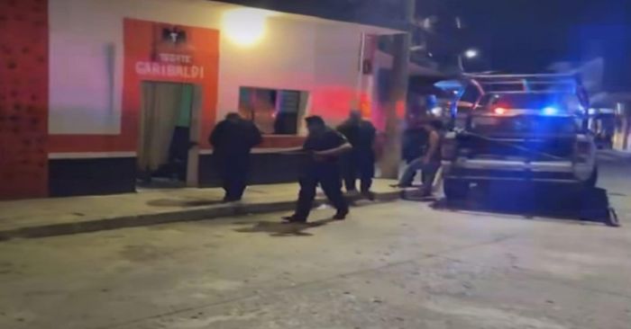 Mueren cuatro personas tras ataque armado en bar de Veracruz