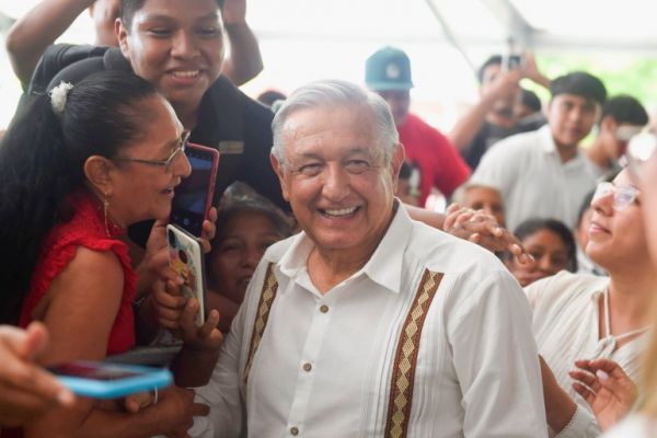 Tilda AMLO como acto propagandístico la quema de autos y tiendas en Uruapan, Michoacán