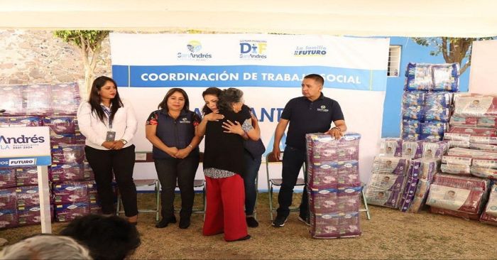 Entrega DIF de San Andrés Cholula artículos para personas con discapacidad