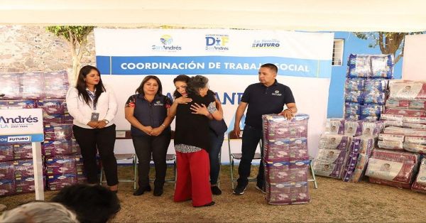 Entrega DIF de San Andrés Cholula artículos para personas con discapacidad