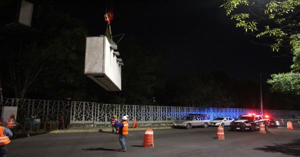 Contin&uacute;a retiro de espectaculares en la capital poblana