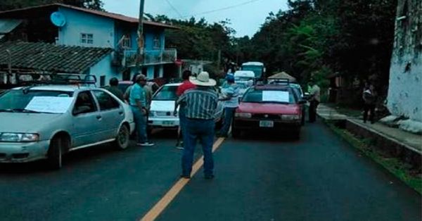 Anuncian bloqueos en la carretera de Cuetzalan este lunes