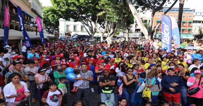 Reúnen en el zócalo más de 2 mil 500 personas por festejo del Día del Niño