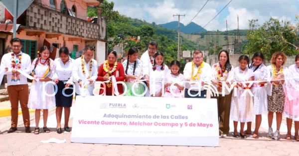 Inaugura Sergio Salomón obras carreteras en la Sierra Norte de Puebla