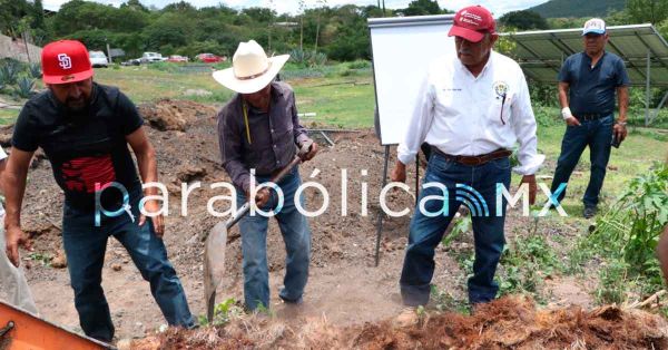 Impulsa SDR el mezcal en la Mixteca; capacitan a agaveros de Huehuetlán el Grande