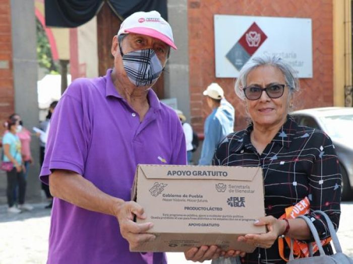 En “Martes Ciudadano”, Bienestar entrega producto lácteo a beneficiarias de la capital