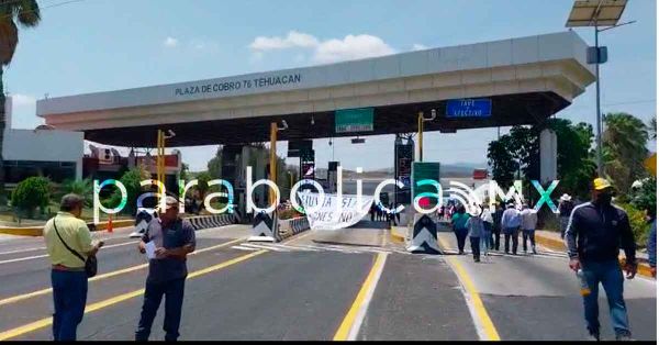 Sellan por caso Coyomeapan accesos a Tehuacán