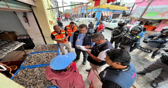 Realizan operativo en pescaderías de la capital poblana