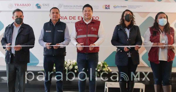 Inauguran Tlatehui y Biestro la Feria de Empleo de San Andrés Cholula