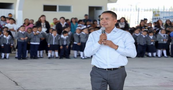 Inauguran rehabilitación de la primaria 24 de febrero en Tlaxcalancingo