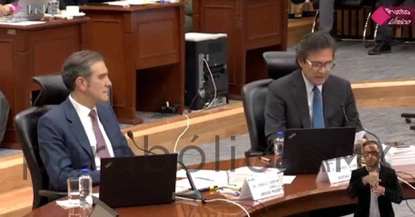 Reciben en el INE a Edmundo Jacobo entre aplausos y elogios