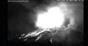 Registra Popocatépetl 4 importantes explosiones de madrugada