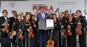 Cierra Armenta la Expo Por Amor a Puebla en el Senado