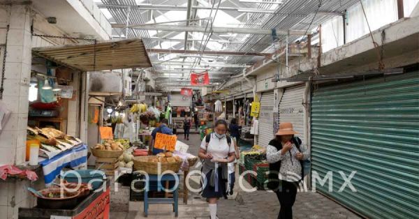 Piden locatarios del Mercado Amalucan a Lupita Leal frenar politizaci&oacute;n entre comerciante