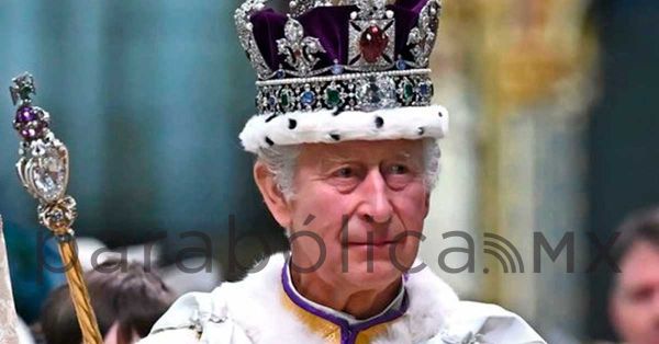 Coronan a Carlos III como rey de Reino Unido