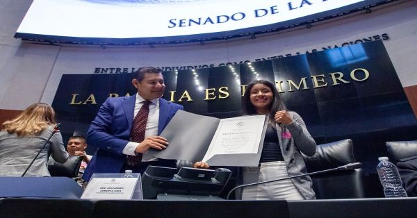 Reconoce senado a Gaby “La Bonita” Sánchez, poblana campeona del CMB