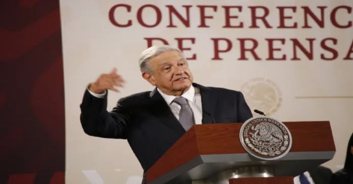 Critica AMLO pel&iacute;culas de Luis Estrada, la califica como clasista y racista