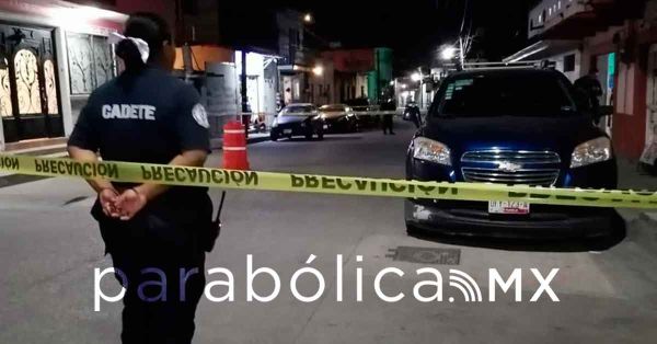 Ejecutan sicarios en motocicleta a un empresario en las calles de Izúcar de Matamoros