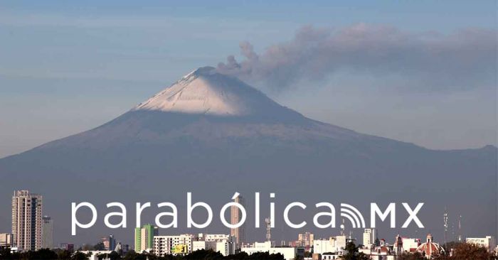 Amanece activo este viernes el volcán Popocatépetl