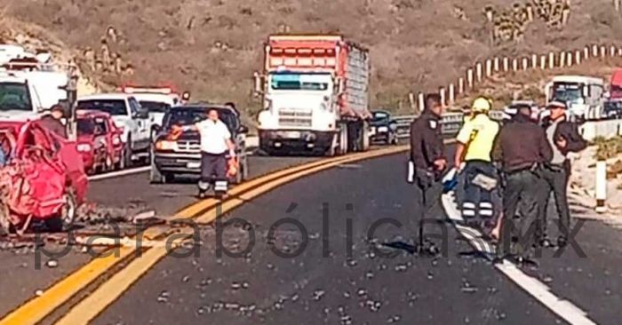 Deja 3 fallecidos y 5 lesionados brutal accidente sobre la Cuacnopalan-Oaxaca