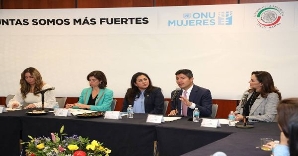 Presentan conversatorio &quot;Juntas somos más fuertes&quot;