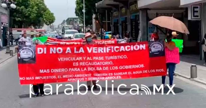 Vuelven a manifestarse contra la verificación en Puebla