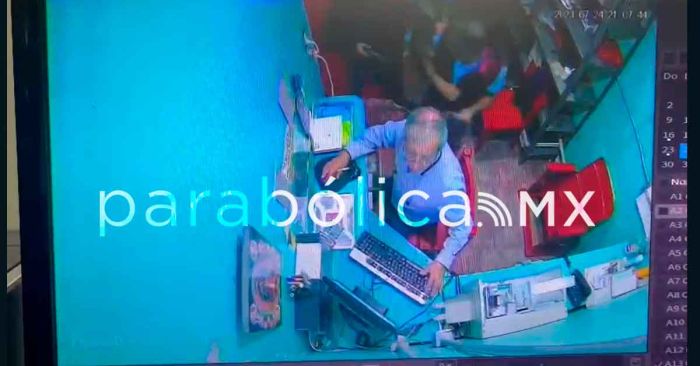 Captaron cámaras de seguridad atraco en la Arena Puebla