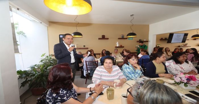 Festejan diputados a trabajadoras del Poder Legislativo, con motivo del Día de las Madres