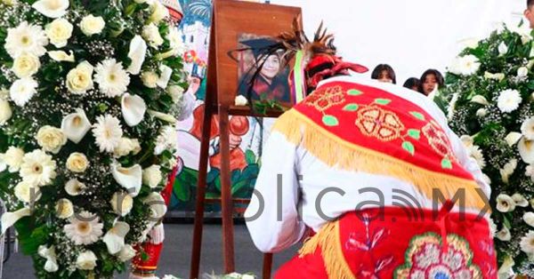 Rinde Gobierno del Estado homenaje a la joven voladora Rita Torres