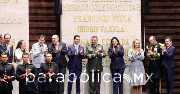 Inscriben en San Lázaro con letras de oro la leyenda &quot;2023, Año del Bicentenario del Heroico Colegio Militar&quot;