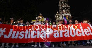 Con vigilia en el Zócalo, exigen justicia por el magistrade en Puebla