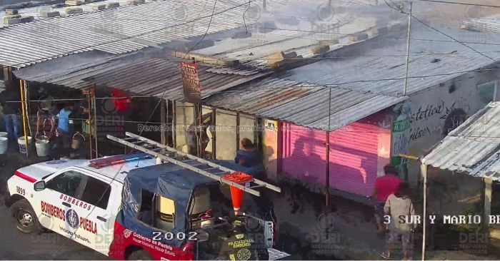 Consume el fuego un local del mercado en Balcones del Sur