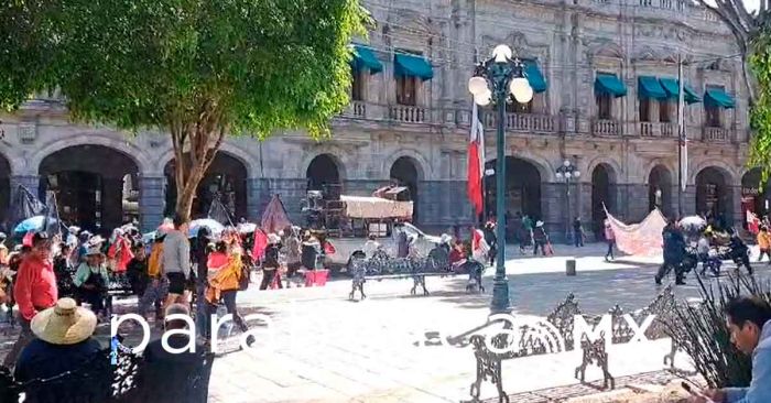 Realiza la 28 de Octubre mitin frente a palacio municipal de Puebla