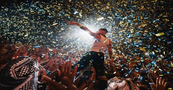 Cancela rapero Macklemore concierto en Emiratos Árabes por guerra contra Sudán