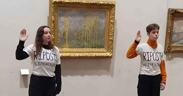 Lanzan sopa a cuadro de Monet