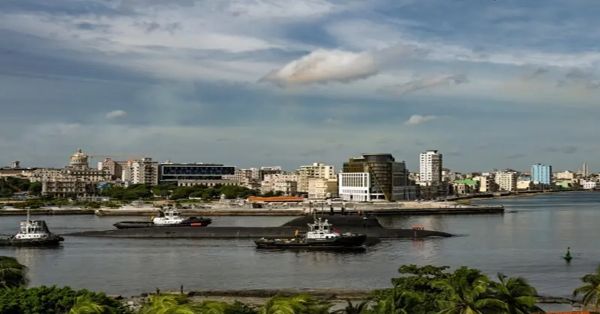 Abandona submarino nuclear ruso Kazan la bahía de La Habana