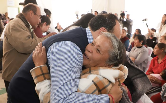 Entrega Alejandro Armenta cobertores del programa “Invierno seguro, dormitorio seguro”