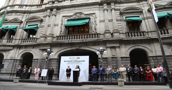 Colocan Bando Solemne en Palacio Municipal