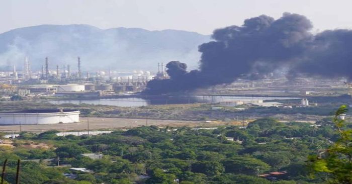 Ponen bajo control el incendio de la refinería de Salina Cruz