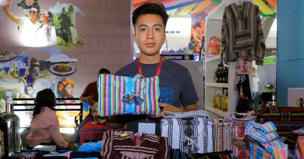 Deleitan productos de Tepeyahualco y Zacapoaxtla a turismo en Feria de Puebla
