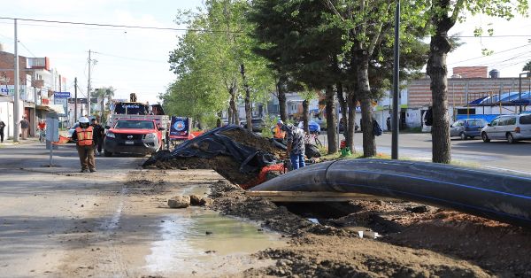 Realizan obras de drenaje y agua potable en colonia Tres Cruces