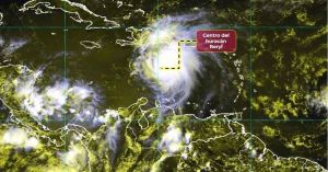 Baja huracán Beryl a categoría 4