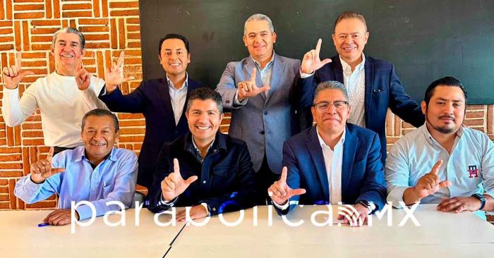 Se reúne Eduardo Rivera con liderazgos panistas de Tehuacán