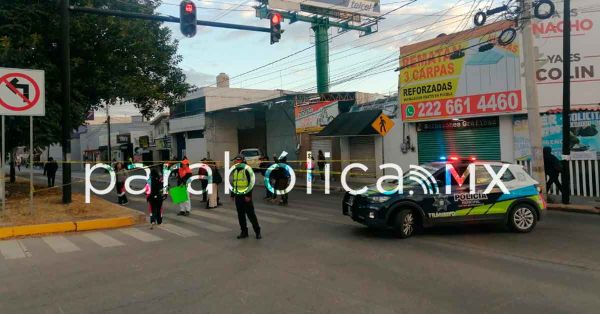 Bloquean naranjitas el paso en Bulevar Valsequillo