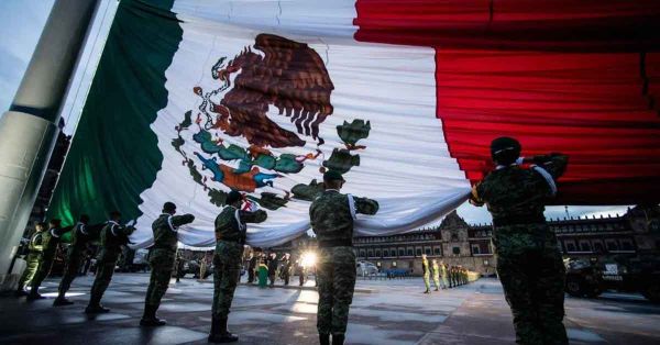 Bandera de México también es de traidores a la patria: AMLO