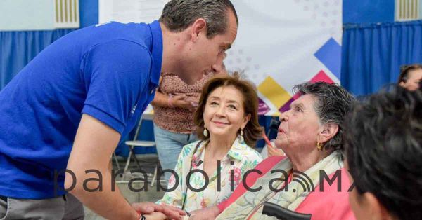 Firma Mario Riestra 10 compromisos para mejorar condiciones de desarrollo de mujeres